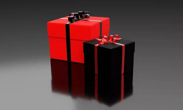 black red giftboxes