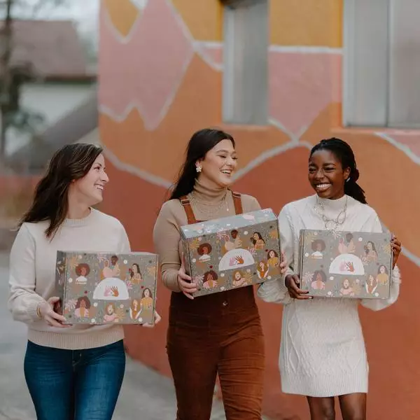 Womenâs Collective Box